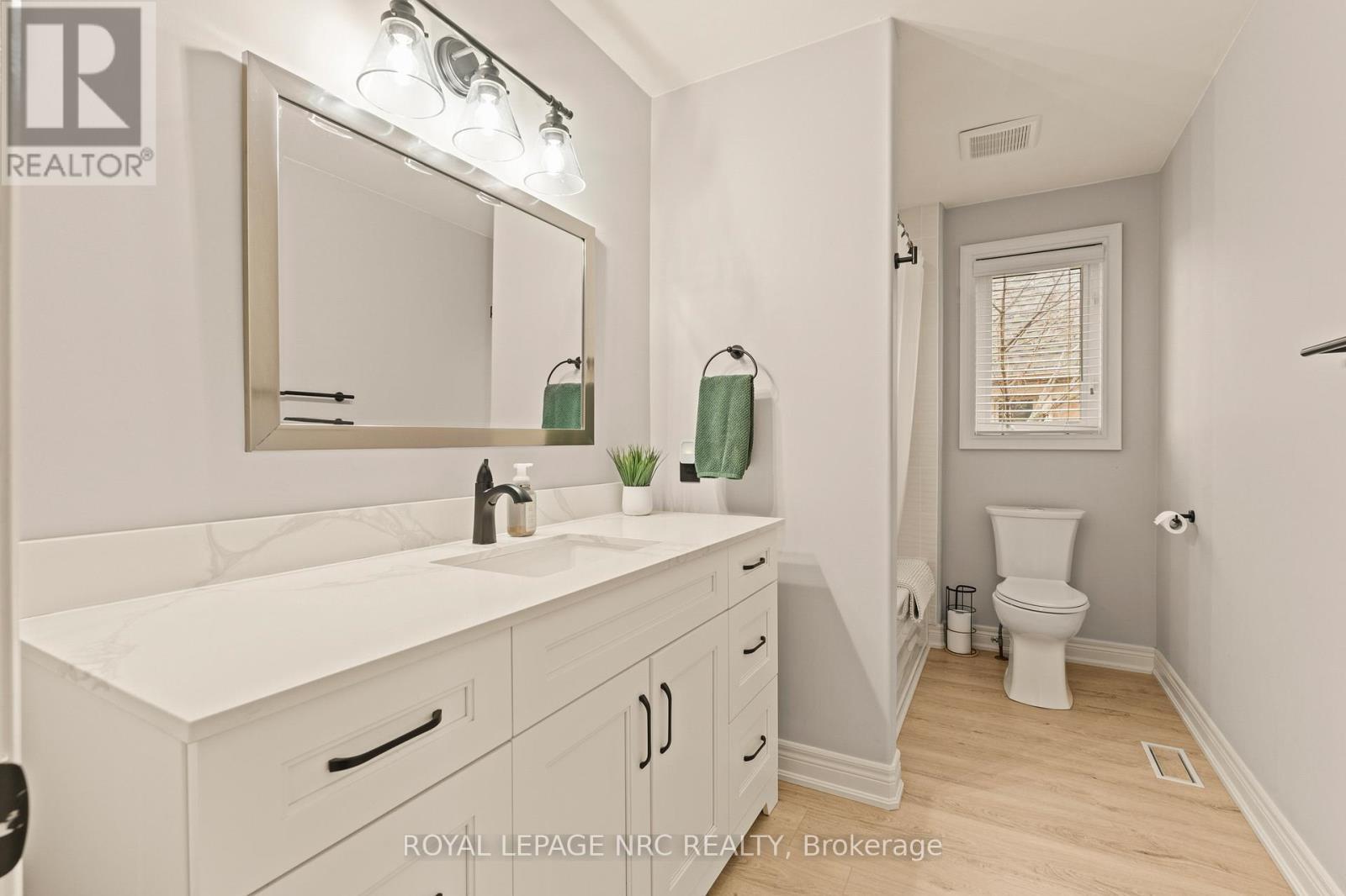 












63 TERRACE DRIVE

,
Grimsby (Grimsby East),




Ontario
L3M1B6

