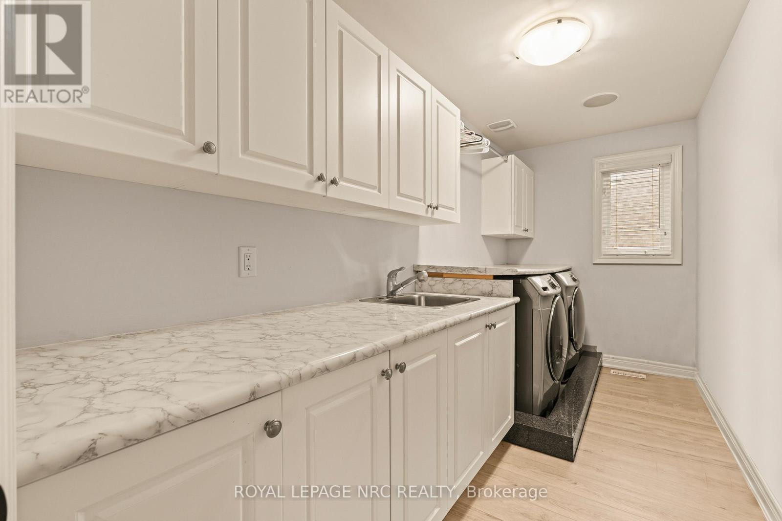 












63 TERRACE DRIVE

,
Grimsby (Grimsby East),




Ontario
L3M1B6

