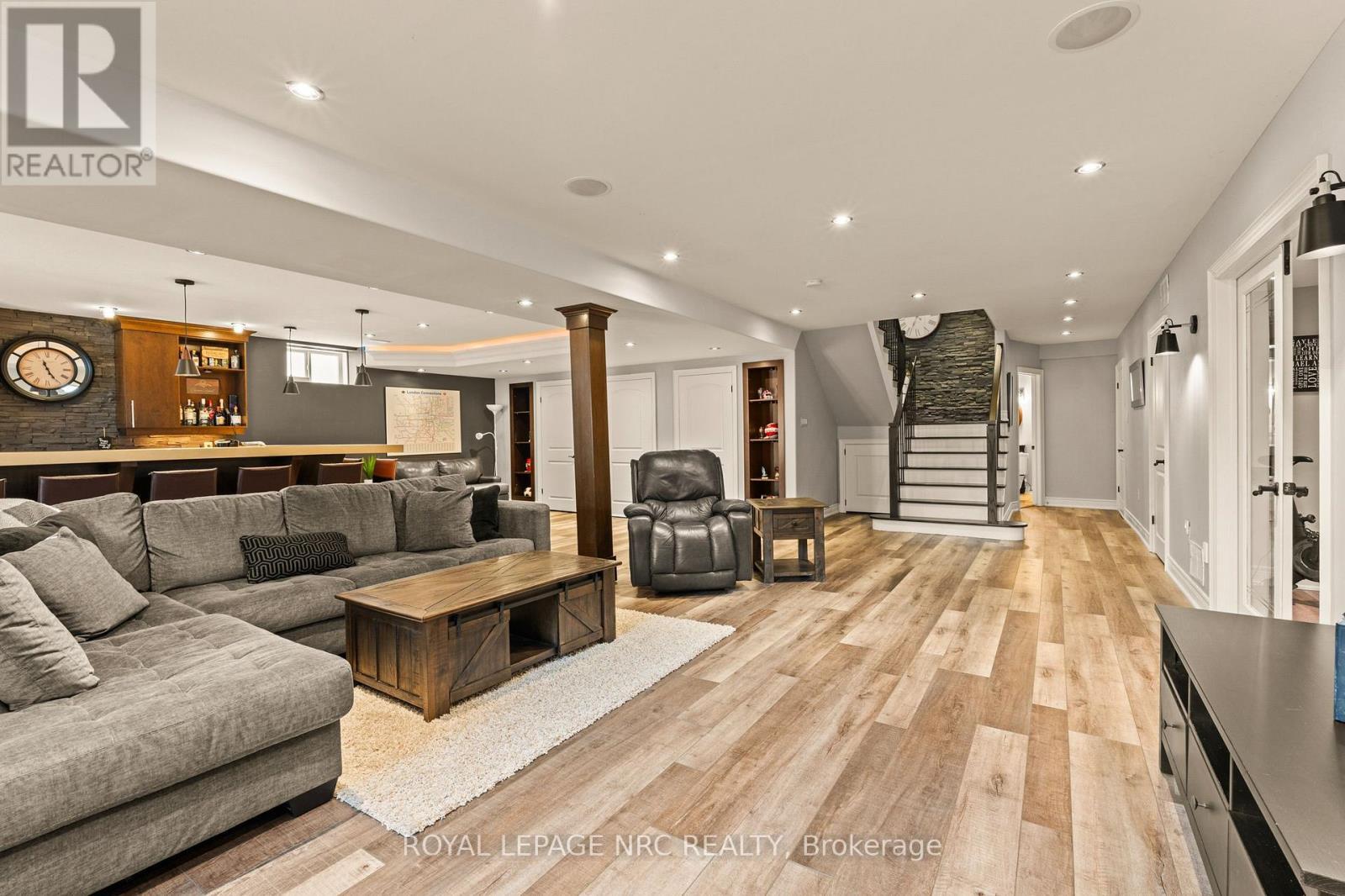 












63 TERRACE DRIVE

,
Grimsby (Grimsby East),




Ontario
L3M1B6

