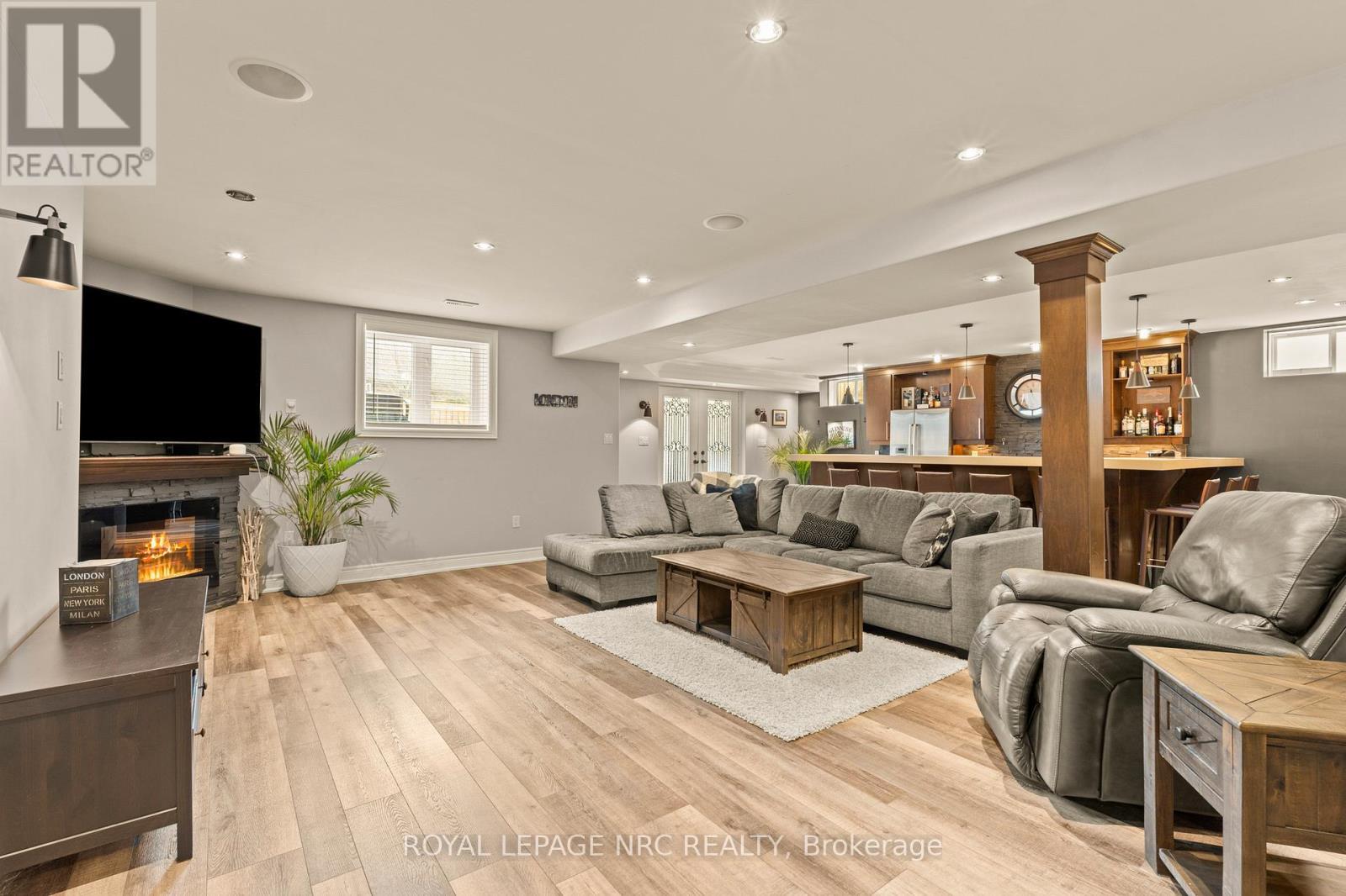 












63 TERRACE DRIVE

,
Grimsby (Grimsby East),




Ontario
L3M1B6

