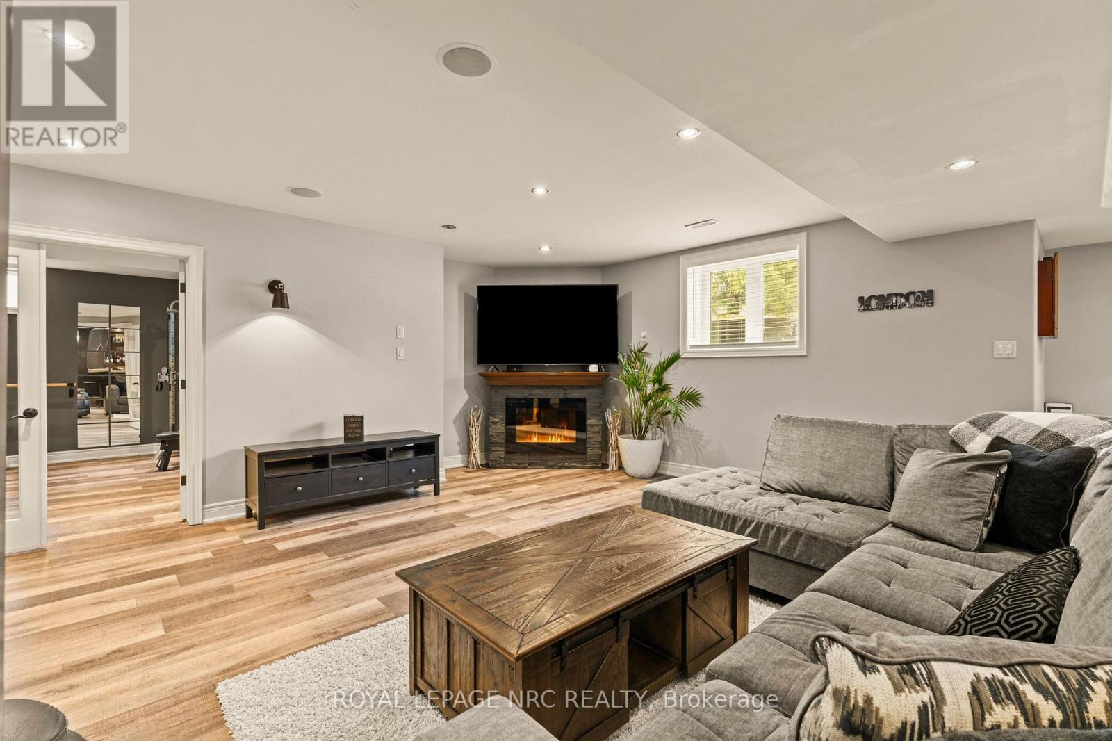 












63 TERRACE DRIVE

,
Grimsby (Grimsby East),




Ontario
L3M1B6

