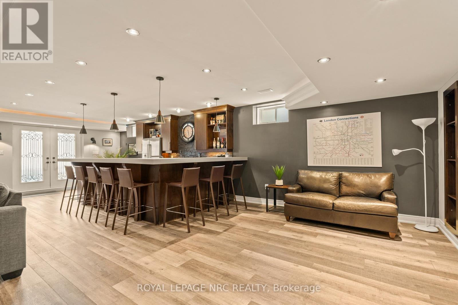 












63 TERRACE DRIVE

,
Grimsby (Grimsby East),




Ontario
L3M1B6

