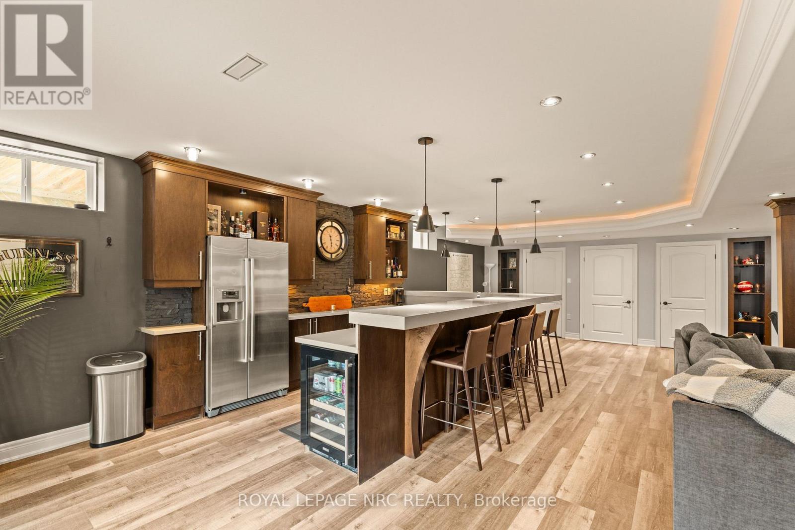 












63 TERRACE DRIVE

,
Grimsby (Grimsby East),




Ontario
L3M1B6

