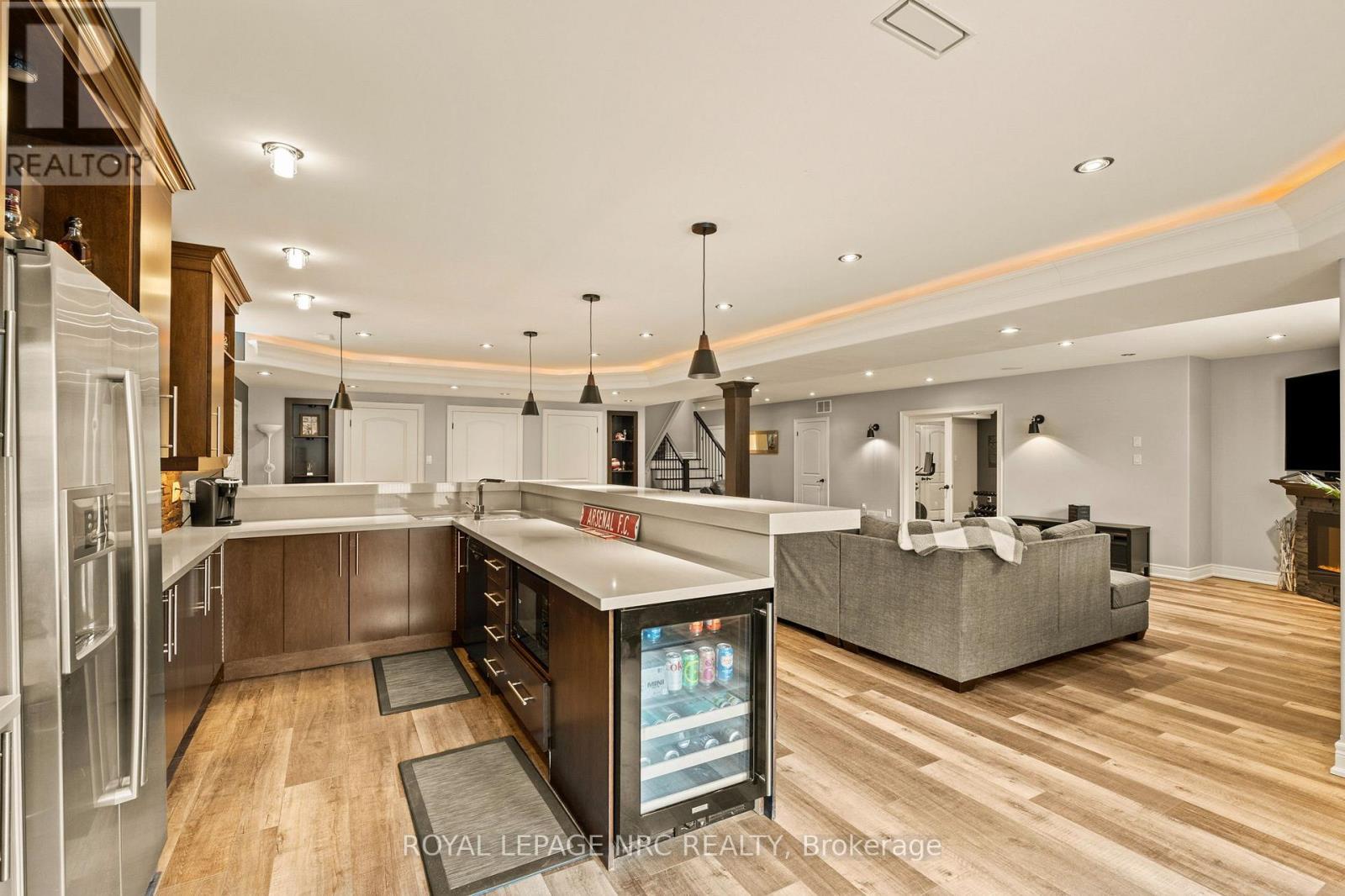 












63 TERRACE DRIVE

,
Grimsby (Grimsby East),




Ontario
L3M1B6

