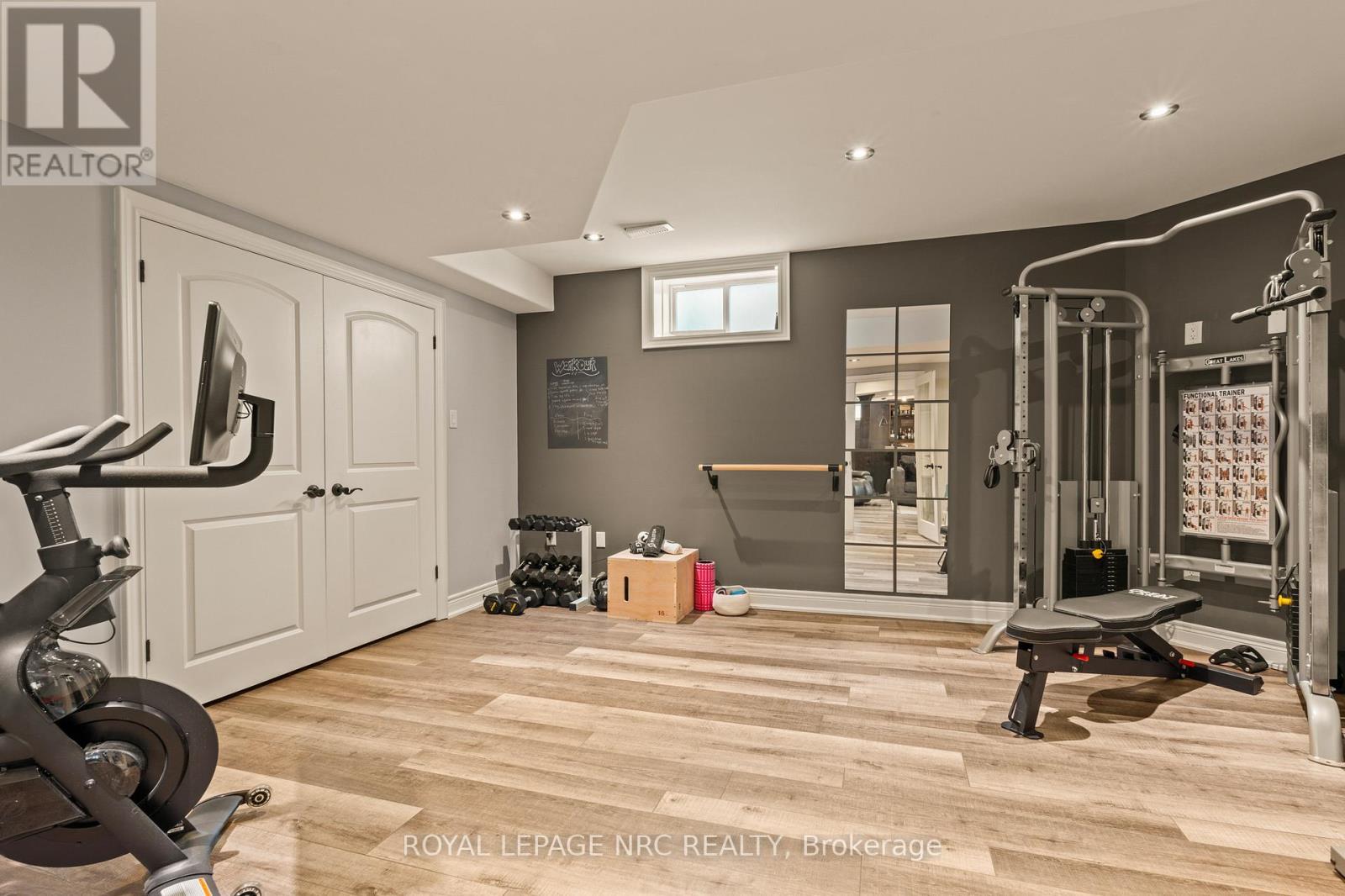 












63 TERRACE DRIVE

,
Grimsby (Grimsby East),




Ontario
L3M1B6

