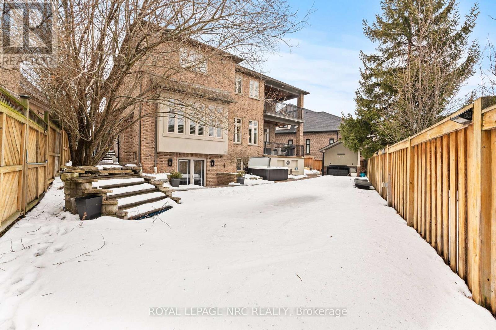 












63 TERRACE DRIVE

,
Grimsby (Grimsby East),




Ontario
L3M1B6

