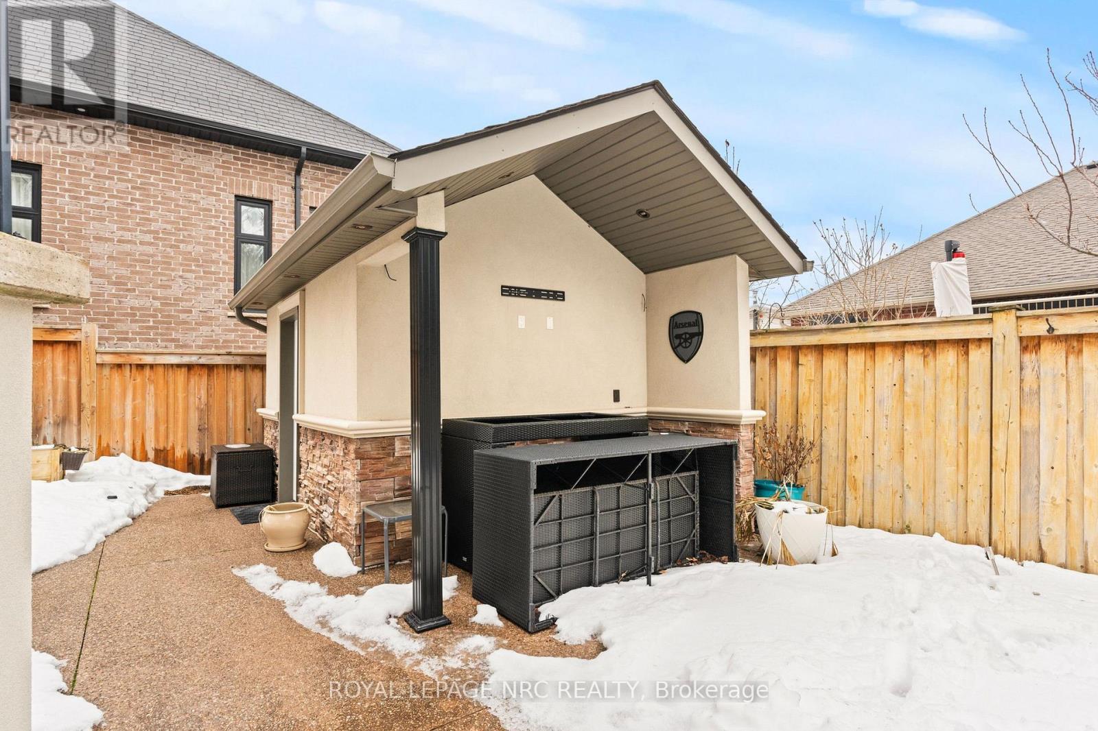 












63 TERRACE DRIVE

,
Grimsby (Grimsby East),




Ontario
L3M1B6

