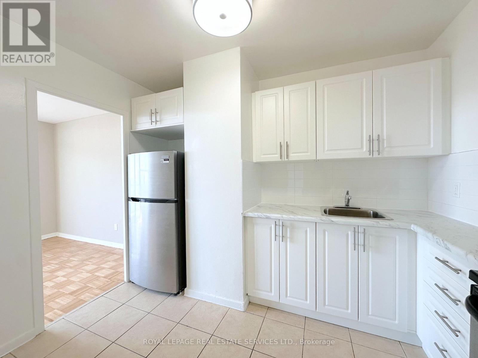 












1008 - 26 CARLUKE CRESCENT

,
Toronto,




Ontario
M2L2J2

