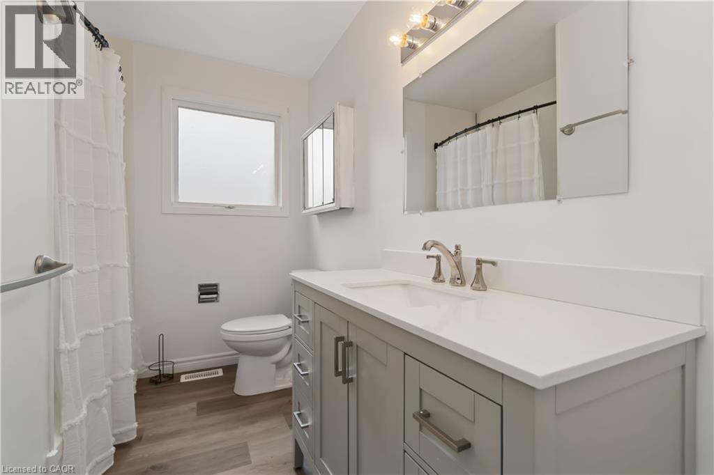 












46 LAKESIDE Drive Unit# Upper

,
Grimsby,




Ontario
L3M2L2

