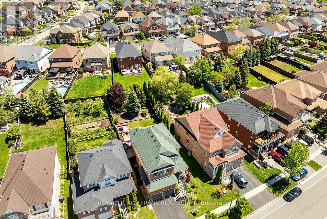 












1533 CLEARBROOK DRIVE

,
Oshawa (Taunton),




Ontario
L1K2P6

