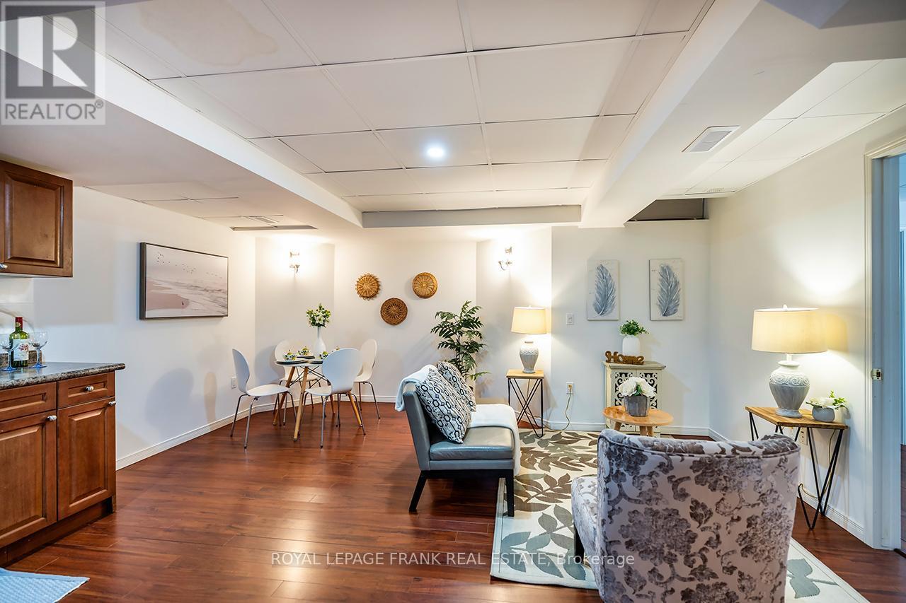 












1533 CLEARBROOK DRIVE

,
Oshawa (Taunton),




Ontario
L1K2P6

