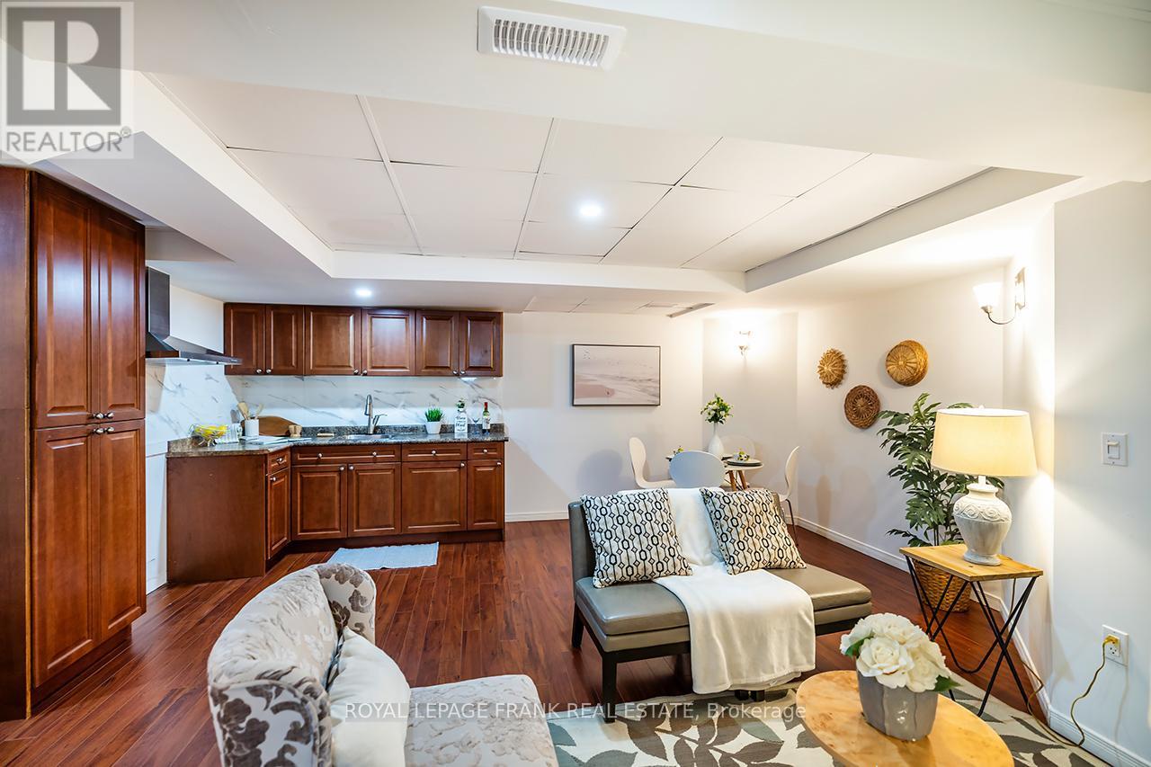 












1533 CLEARBROOK DRIVE

,
Oshawa (Taunton),




Ontario
L1K2P6

