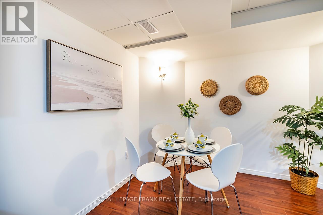 












1533 CLEARBROOK DRIVE

,
Oshawa (Taunton),




Ontario
L1K2P6

