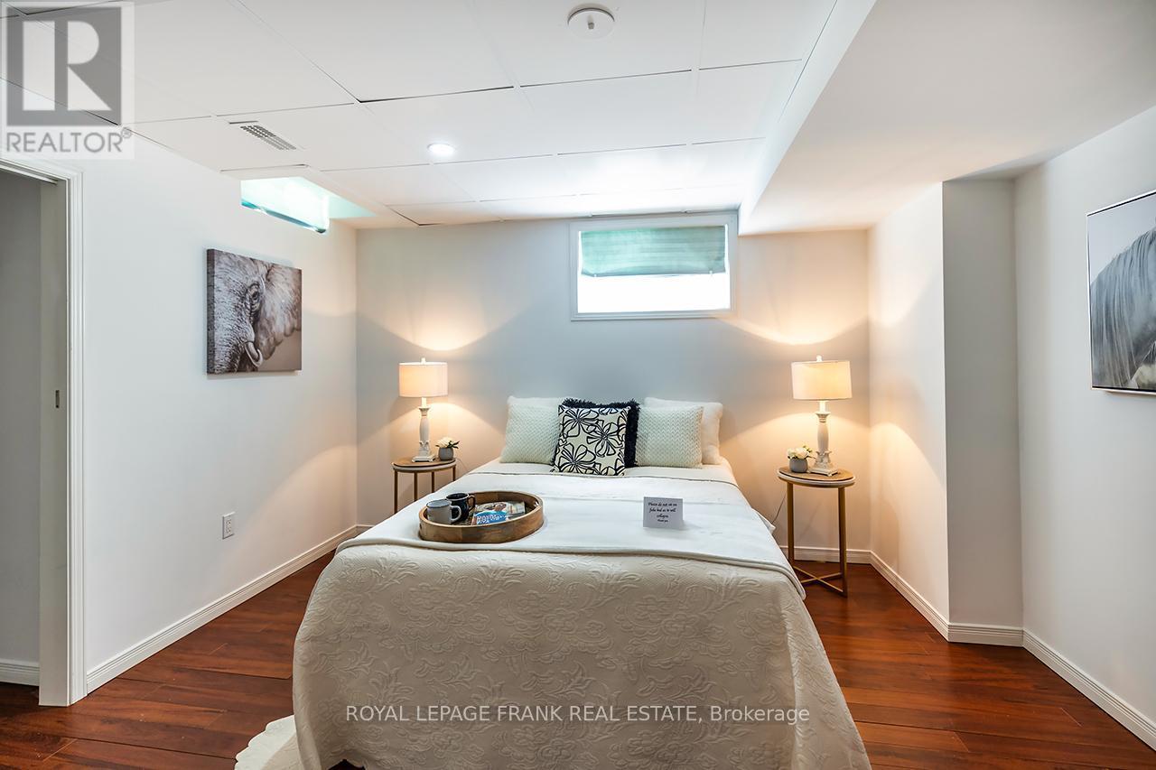 












1533 CLEARBROOK DRIVE

,
Oshawa (Taunton),




Ontario
L1K2P6

