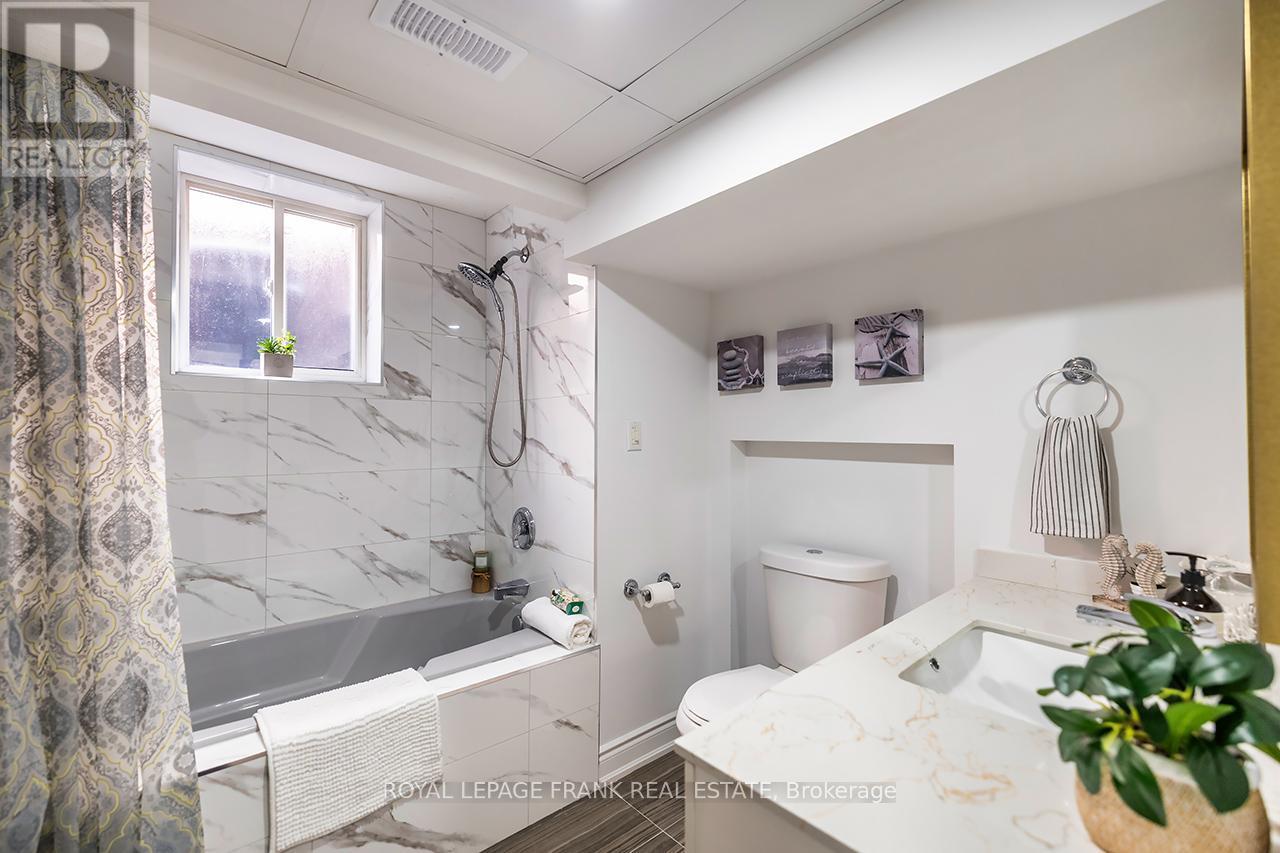 












1533 CLEARBROOK DRIVE

,
Oshawa (Taunton),




Ontario
L1K2P6

