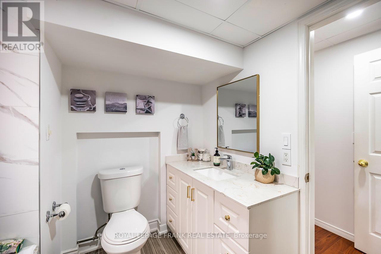 












1533 CLEARBROOK DRIVE

,
Oshawa (Taunton),




Ontario
L1K2P6

