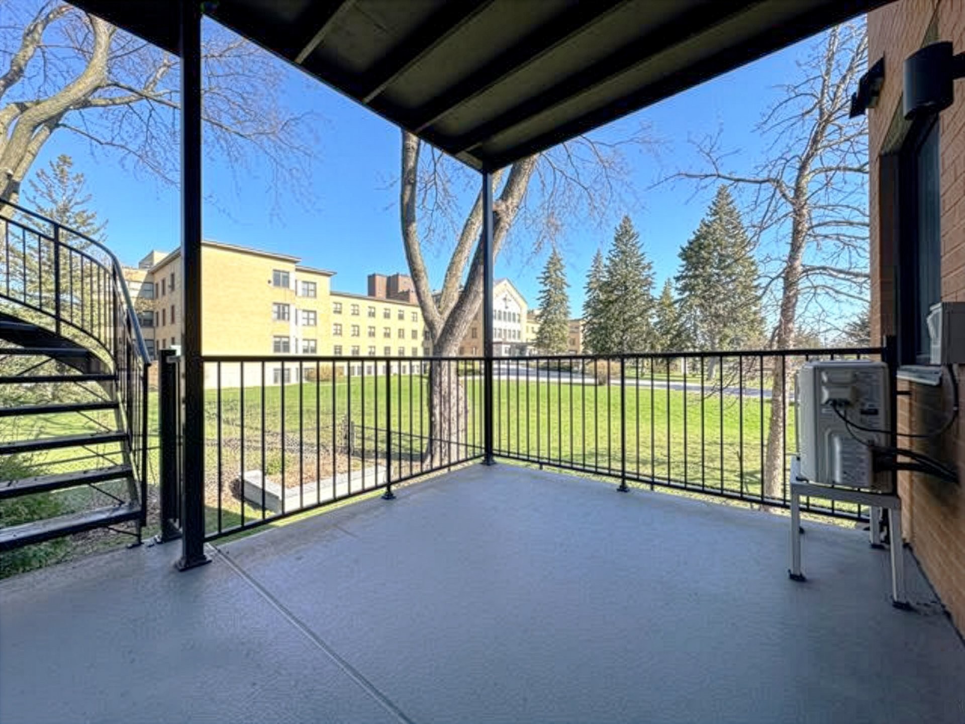 









5591


Rue Beaubien E.

,
Montréal (Rosemont/La Petite-Patrie),




QC
H1T1X3

