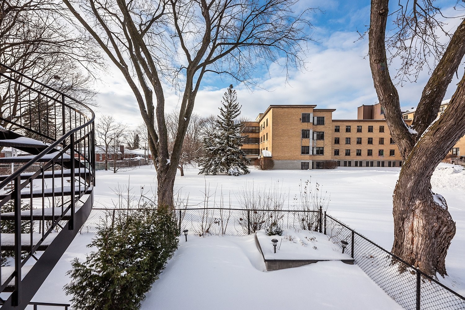 









5591


Rue Beaubien E.

,
Montréal (Rosemont/La Petite-Patrie),




QC
H1T1X3

