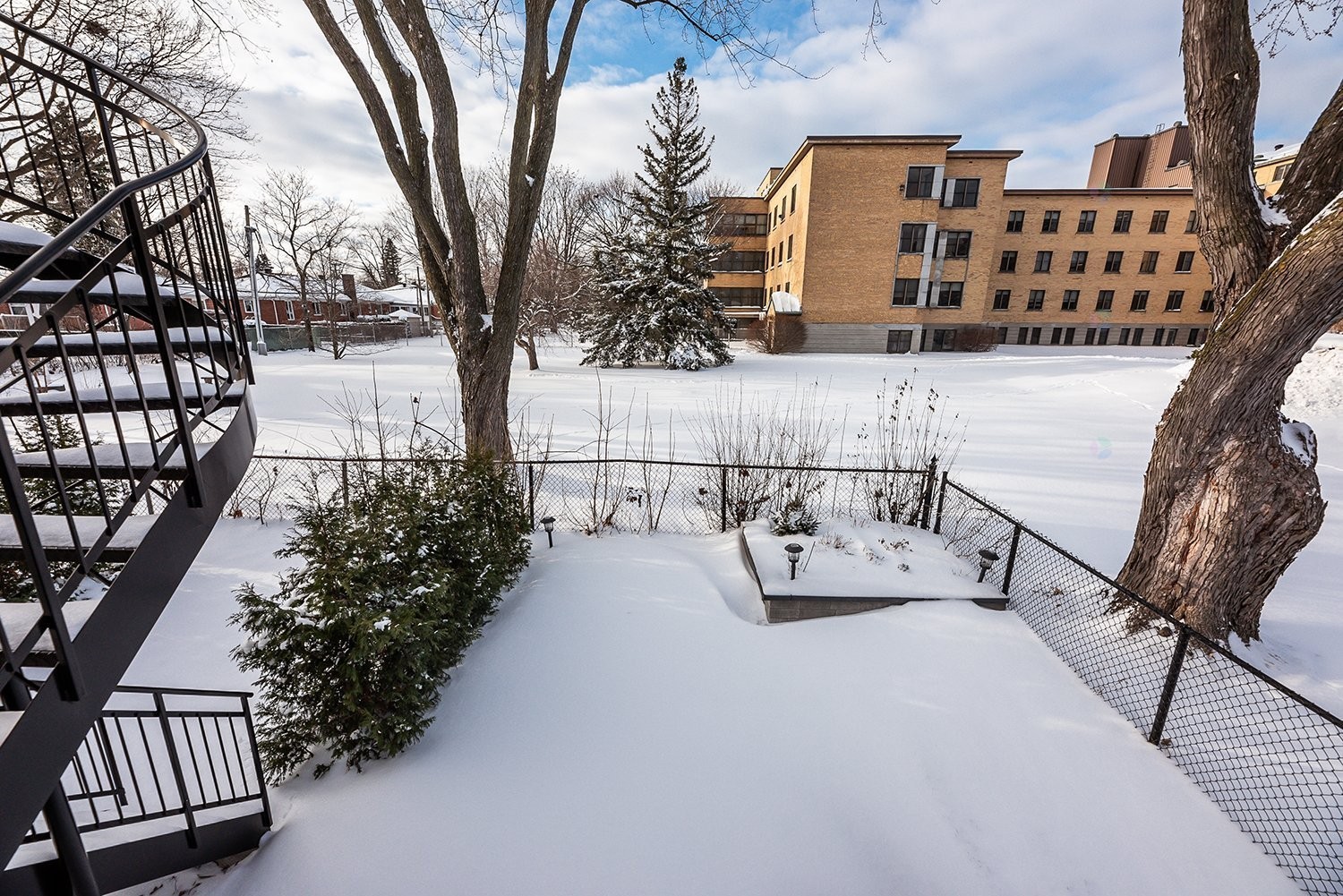 









5591


Rue Beaubien E.

,
Montréal (Rosemont/La Petite-Patrie),




QC
H1T1X3

