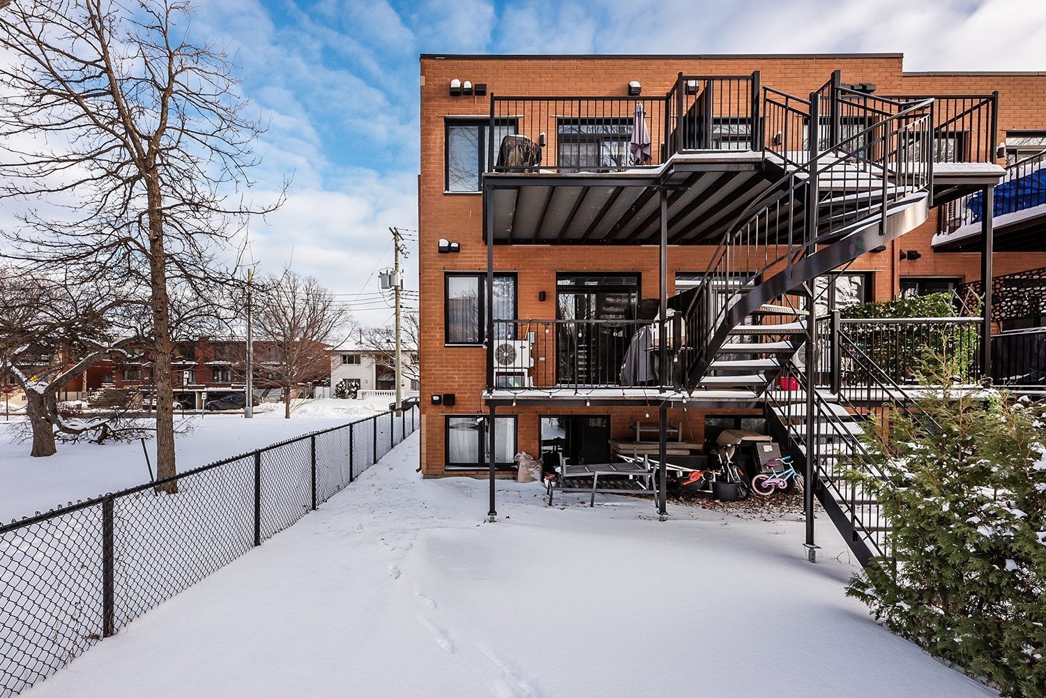 









5591


Rue Beaubien E.

,
Montréal (Rosemont/La Petite-Patrie),




QC
H1T1X3

