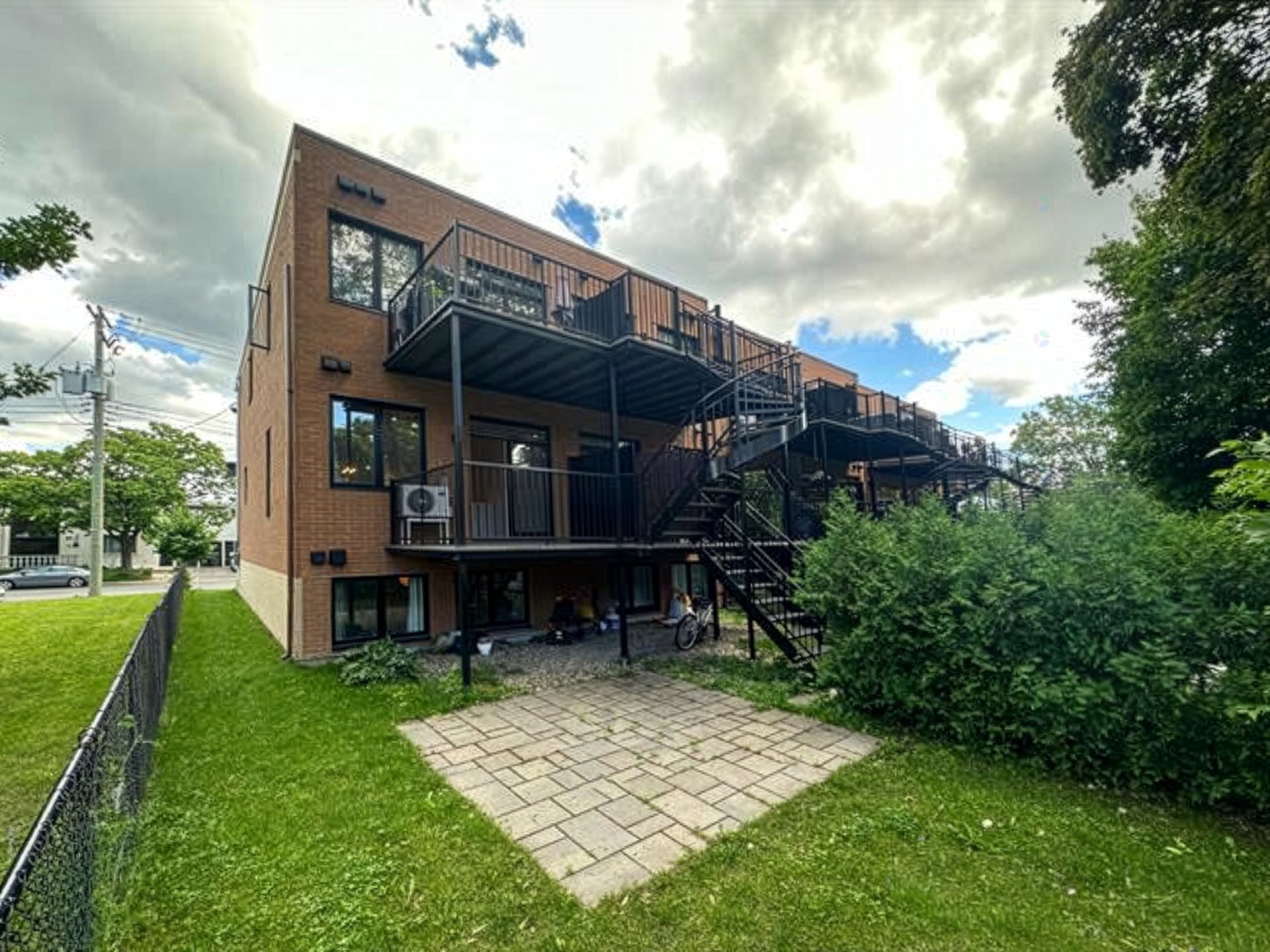 









5591


Rue Beaubien E.

,
Montréal (Rosemont/La Petite-Patrie),




QC
H1T1X3

