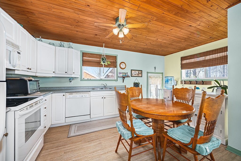 









4


Av. Edgewood

,
Bristol,




QC
J0X1G0

