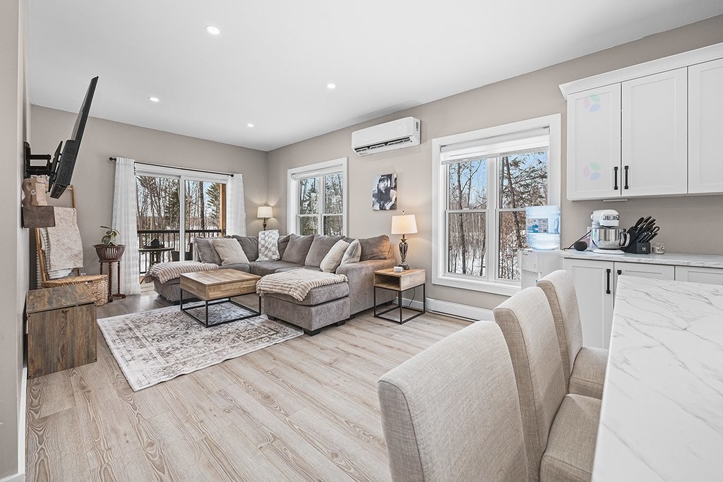 









94


Av. Paradise

,
Mansfield-et-Pontefract,




QC
J0X1R0

