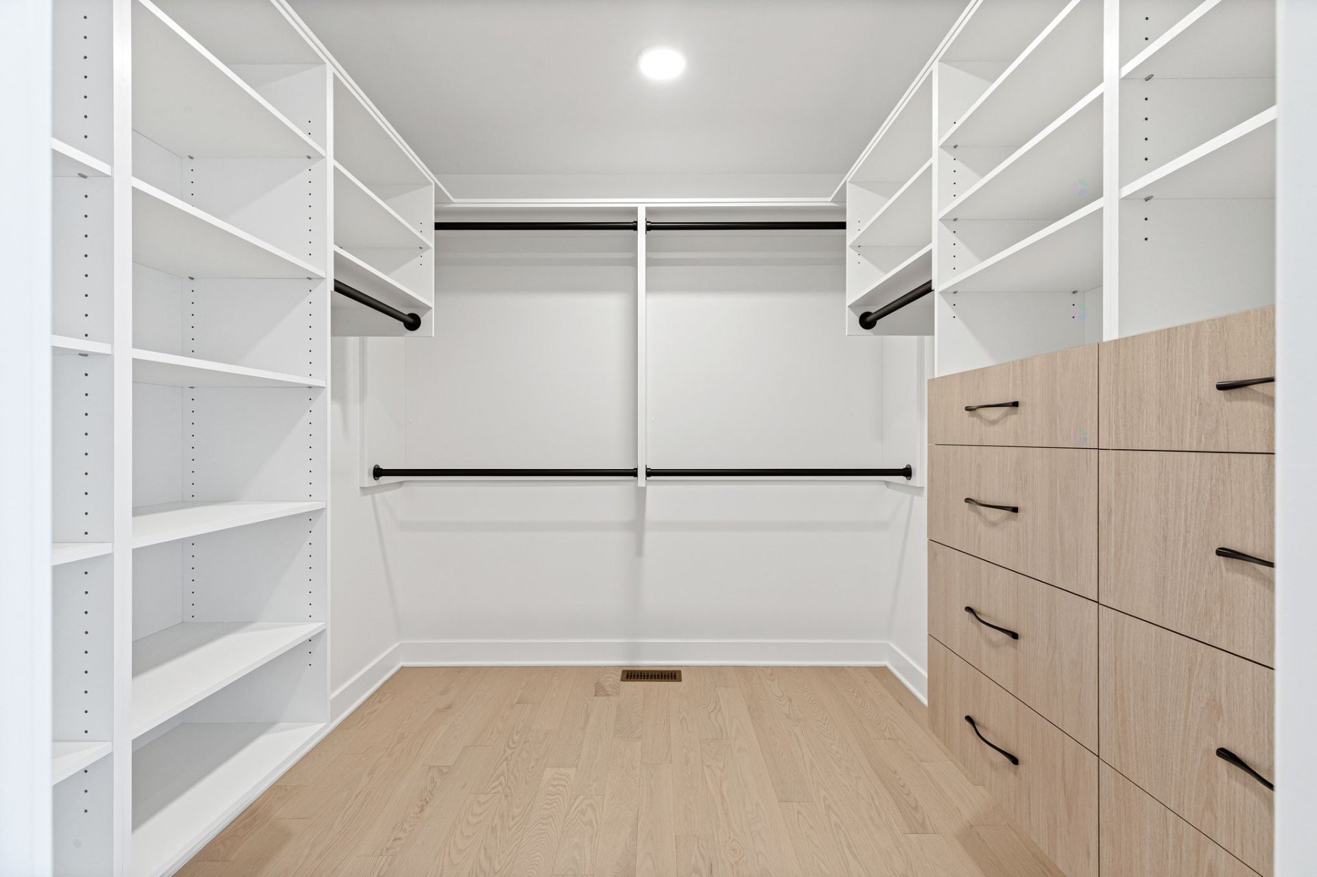 









755


Rue Louis-Quilico

,
Boucherville,




QC
J4B0H5

