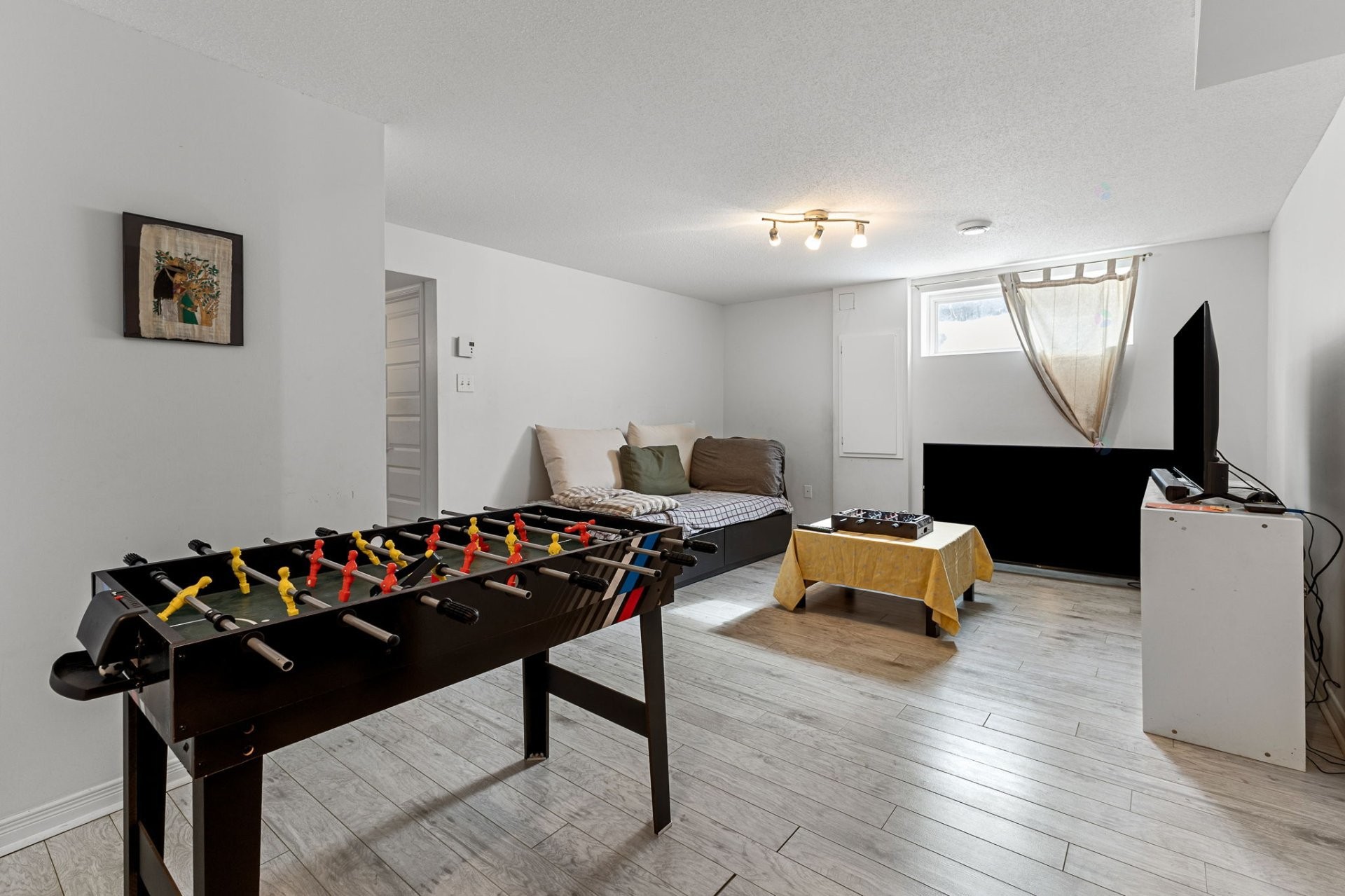 









18


Rue Adonis

, B,
Val-des-Monts,




QC
J8N0C1

