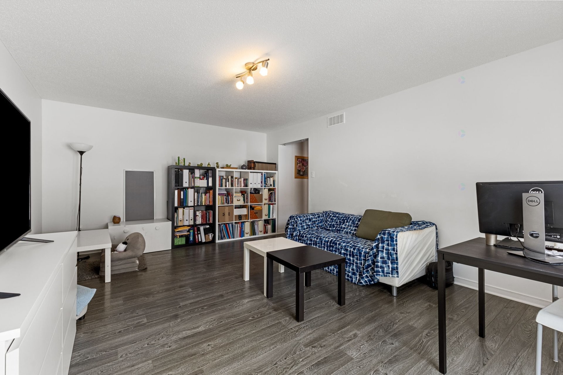 









18


Rue Adonis

, B,
Val-des-Monts,




QC
J8N0C1

