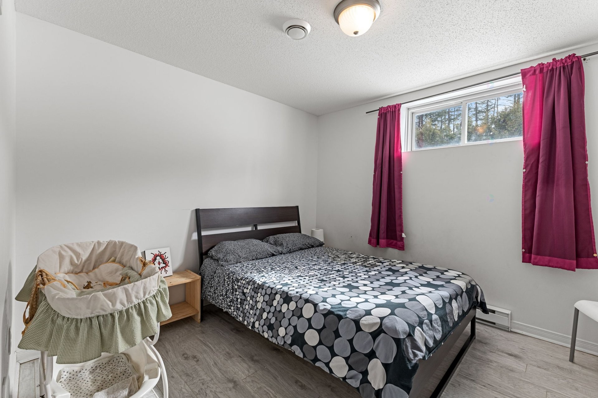 









18


Rue Adonis

, B,
Val-des-Monts,




QC
J8N0C1

