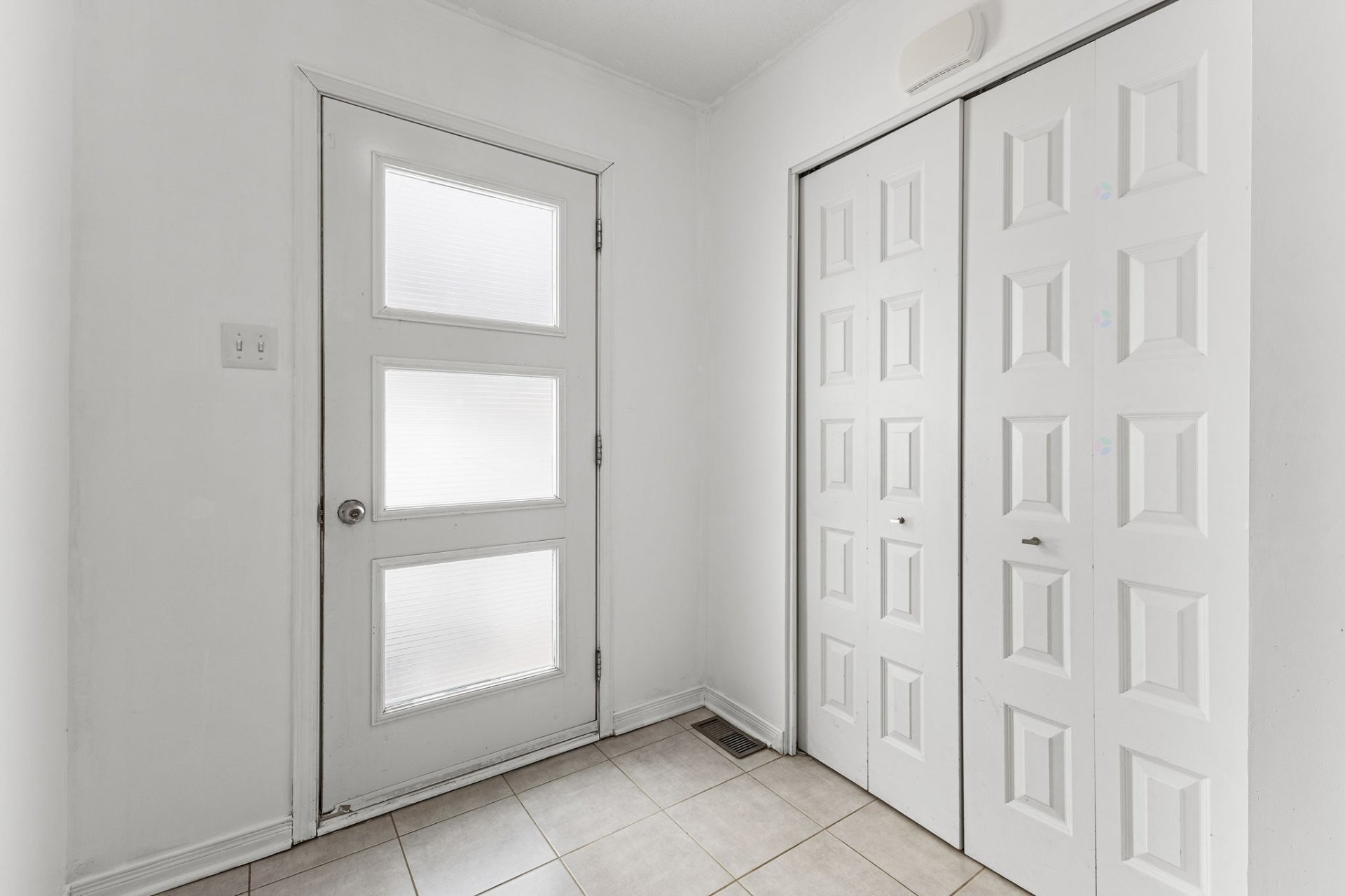 









18


Rue Adonis

, B,
Val-des-Monts,




QC
J8N0C1

