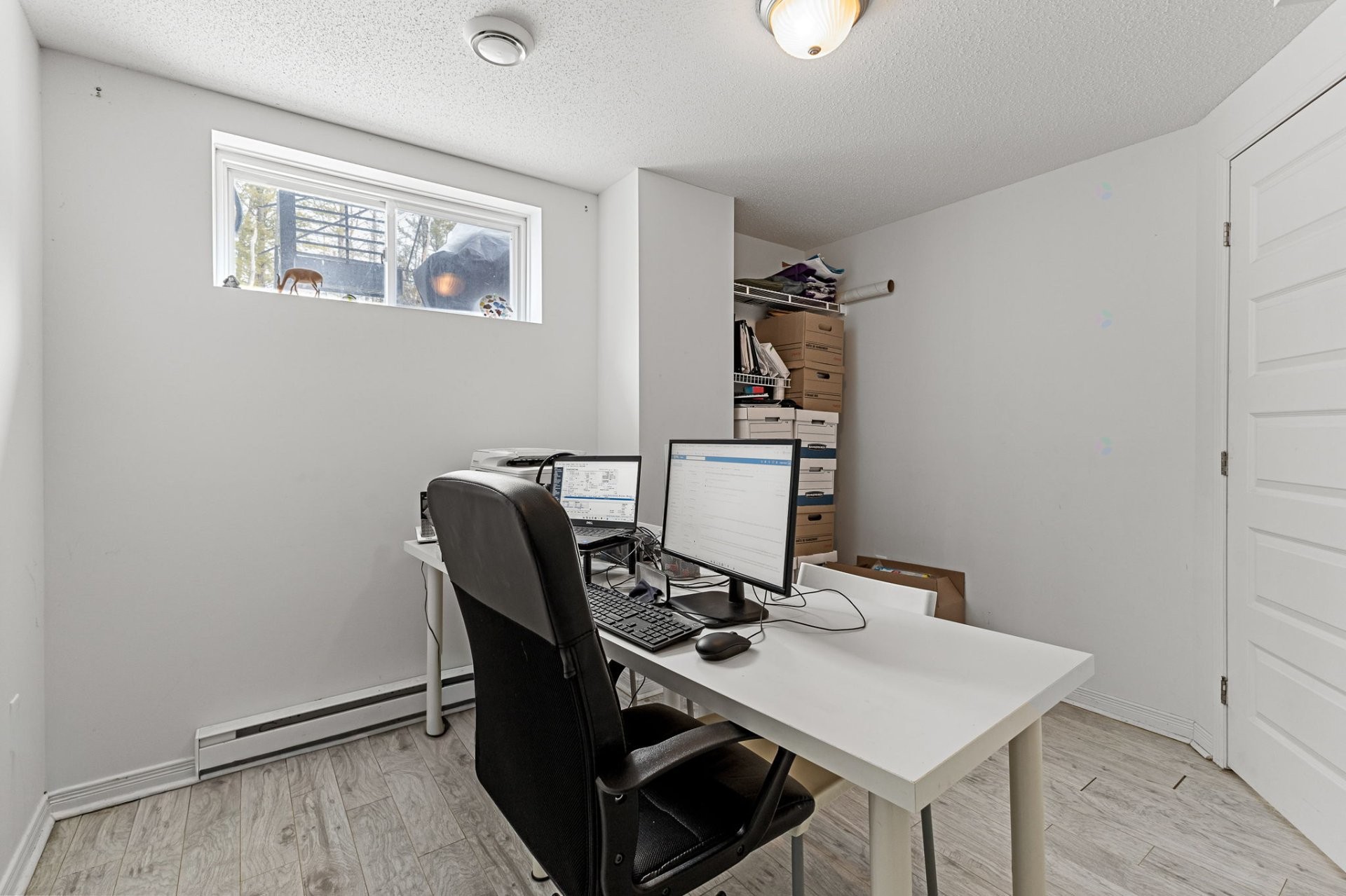 









18


Rue Adonis

, B,
Val-des-Monts,




QC
J8N0C1

