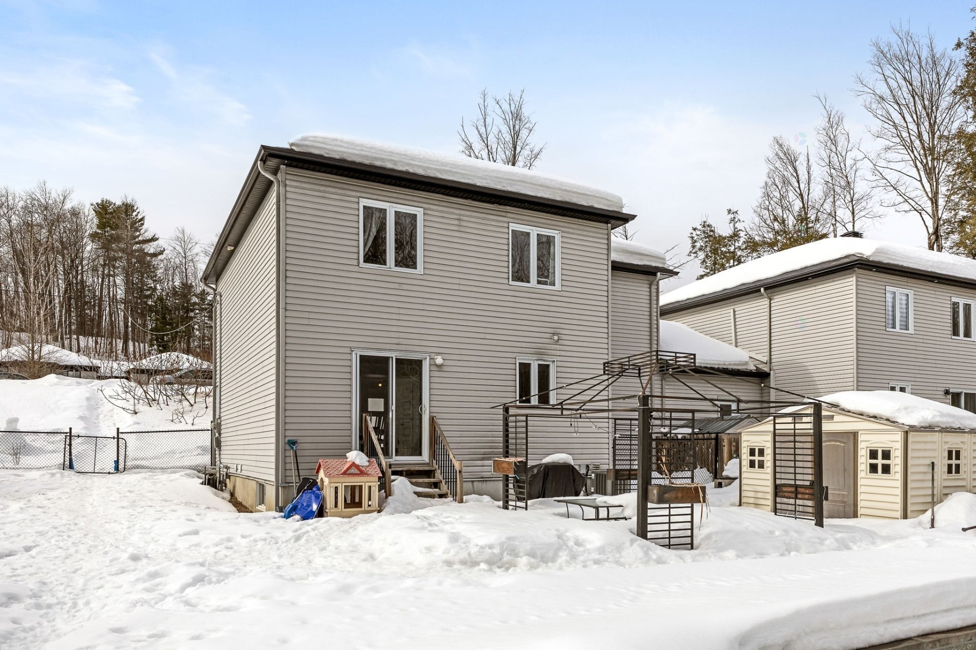 









18


Rue Adonis

, B,
Val-des-Monts,




QC
J8N0C1

