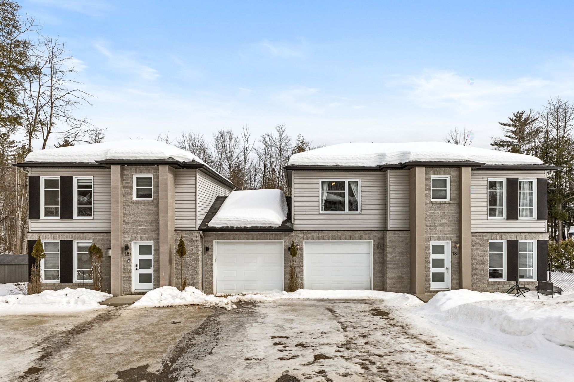 









18


Rue Adonis

, B,
Val-des-Monts,




QC
J8N0C1

