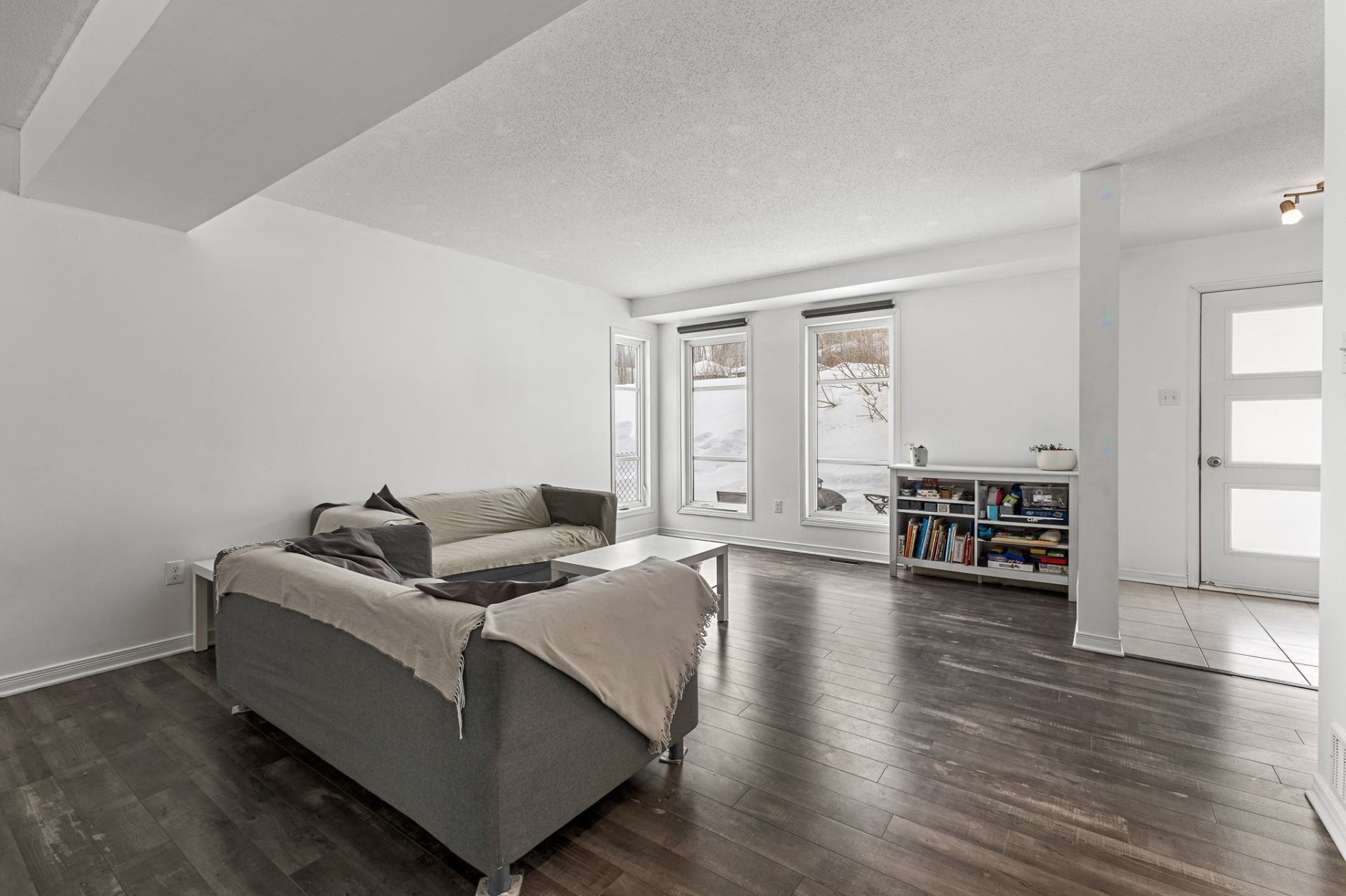 









18


Rue Adonis

, B,
Val-des-Monts,




QC
J8N0C1

