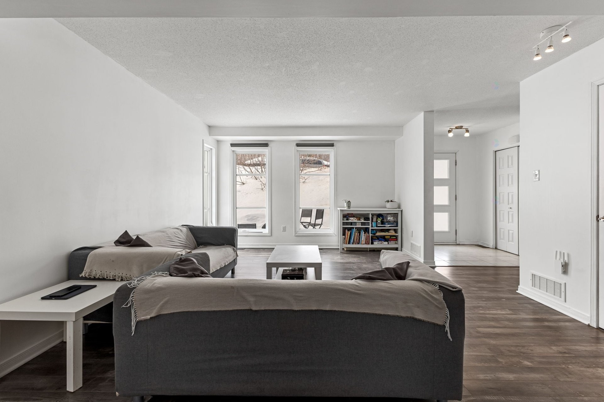 









18


Rue Adonis

, B,
Val-des-Monts,




QC
J8N0C1

