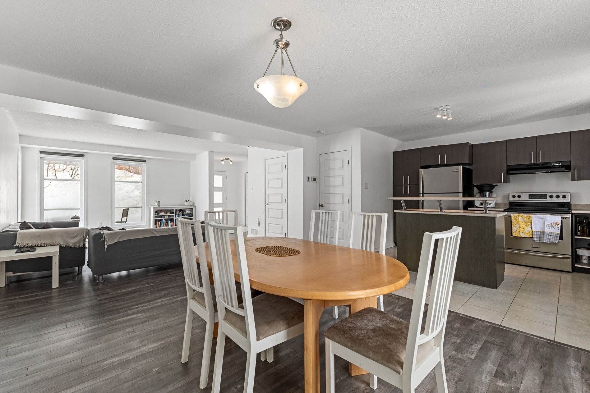 









18Z


Rue Adonis

, B,
Val-des-Monts,




QC
J8N0C1

