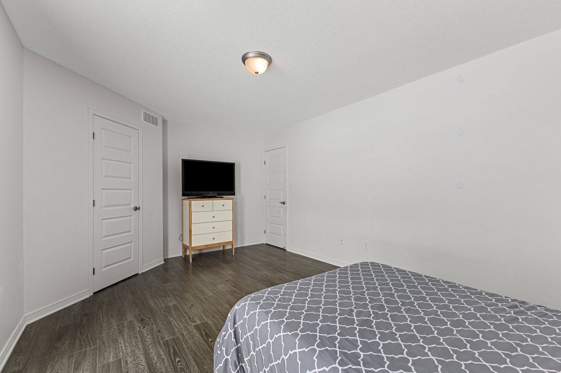 









18Z


Rue Adonis

, B,
Val-des-Monts,




QC
J8N0C1

