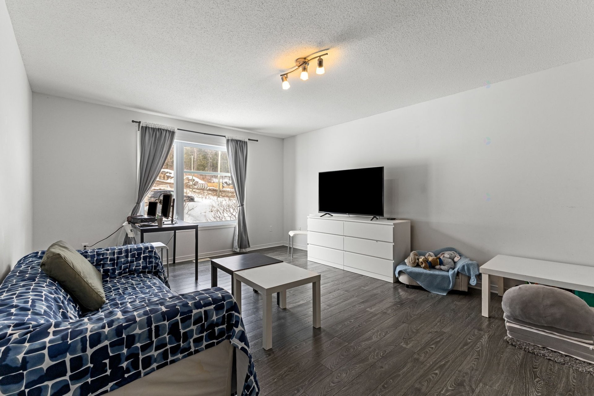 









18Z


Rue Adonis

, B,
Val-des-Monts,




QC
J8N0C1

