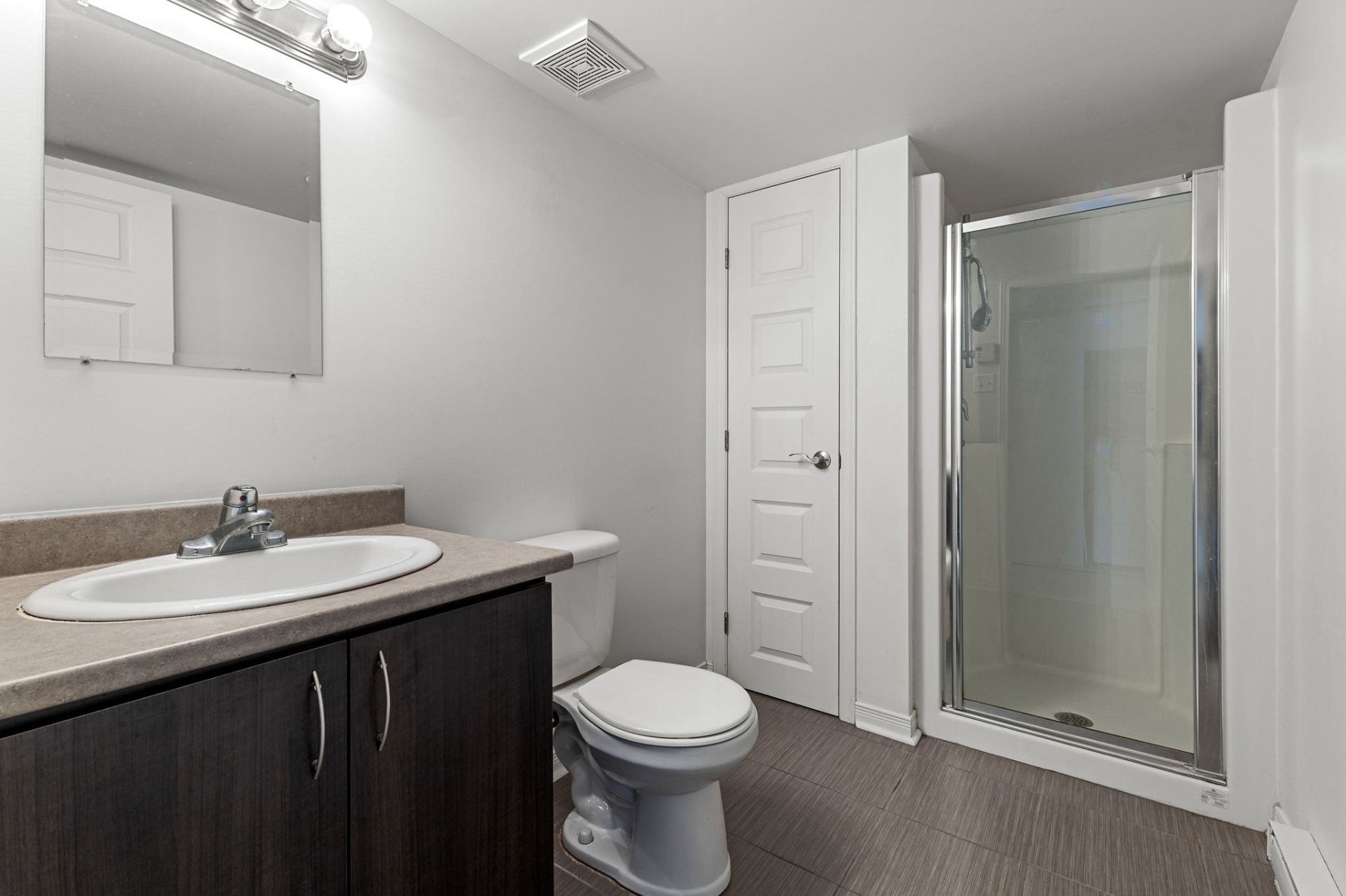 









18Z


Rue Adonis

, B,
Val-des-Monts,




QC
J8N0C1

