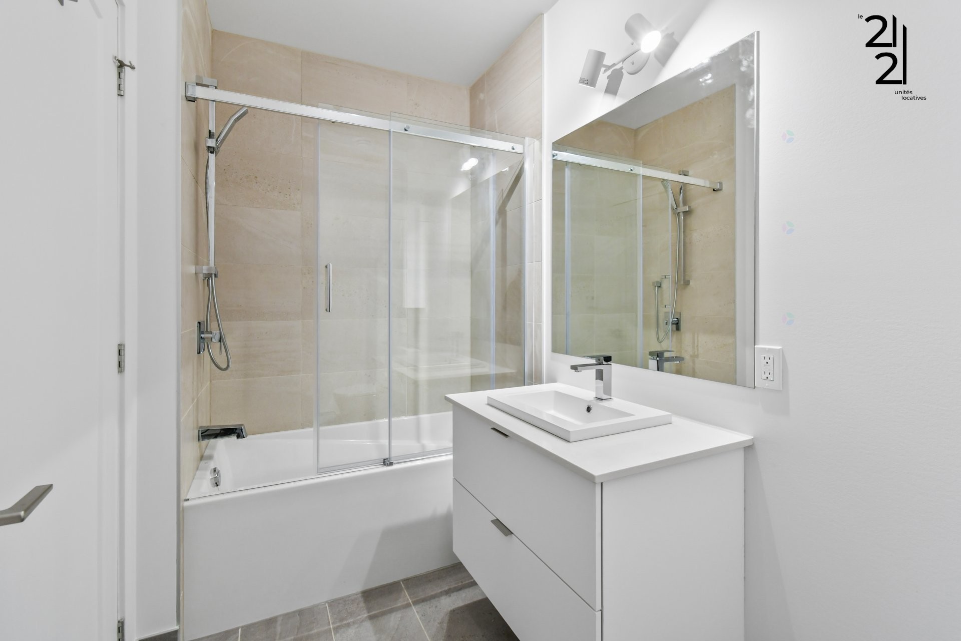 









2121


Av. Papineau

, 411,
Montréal (Ville-Marie),




QC
H2K4J5

