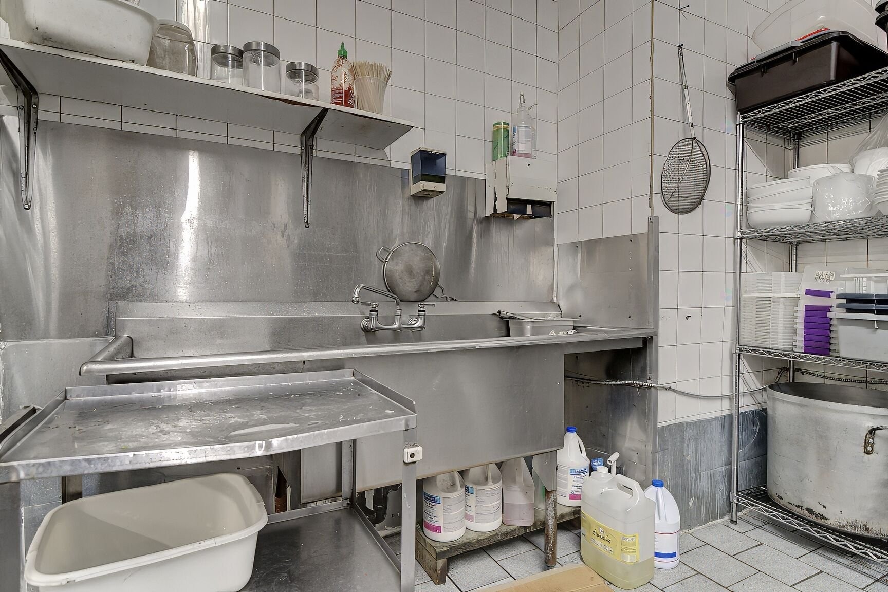 









1016


Boul. St-Laurent

,
Montréal (Ville-Marie),




QC
H2Z1J3

