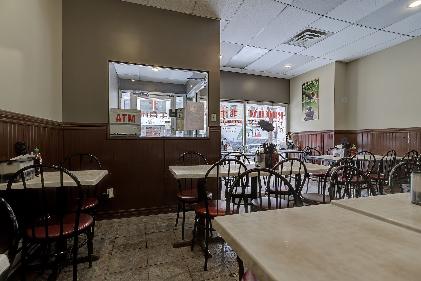 









1016


Boul. St-Laurent

,
Montréal (Ville-Marie),




QC
H2Z1J3

