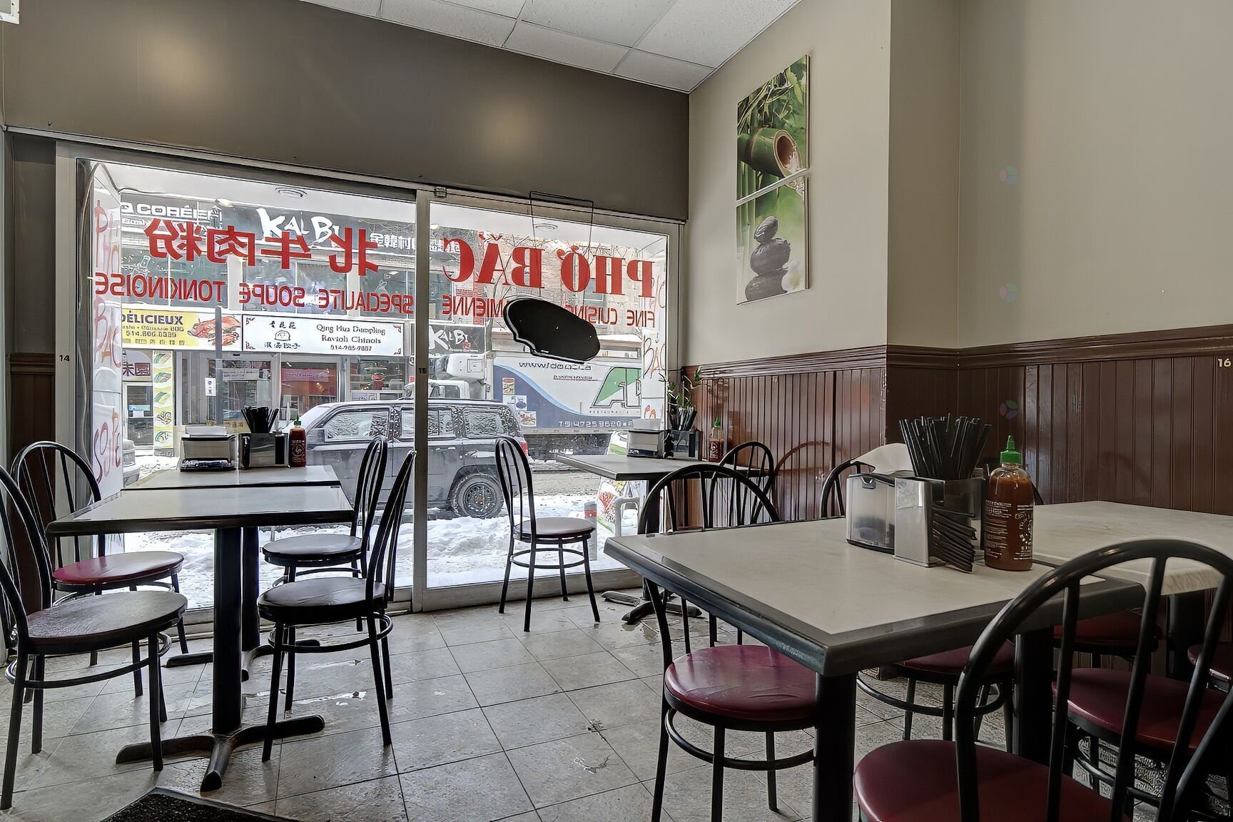 









1016


Boul. St-Laurent

,
Montréal (Ville-Marie),




QC
H2Z1J3

