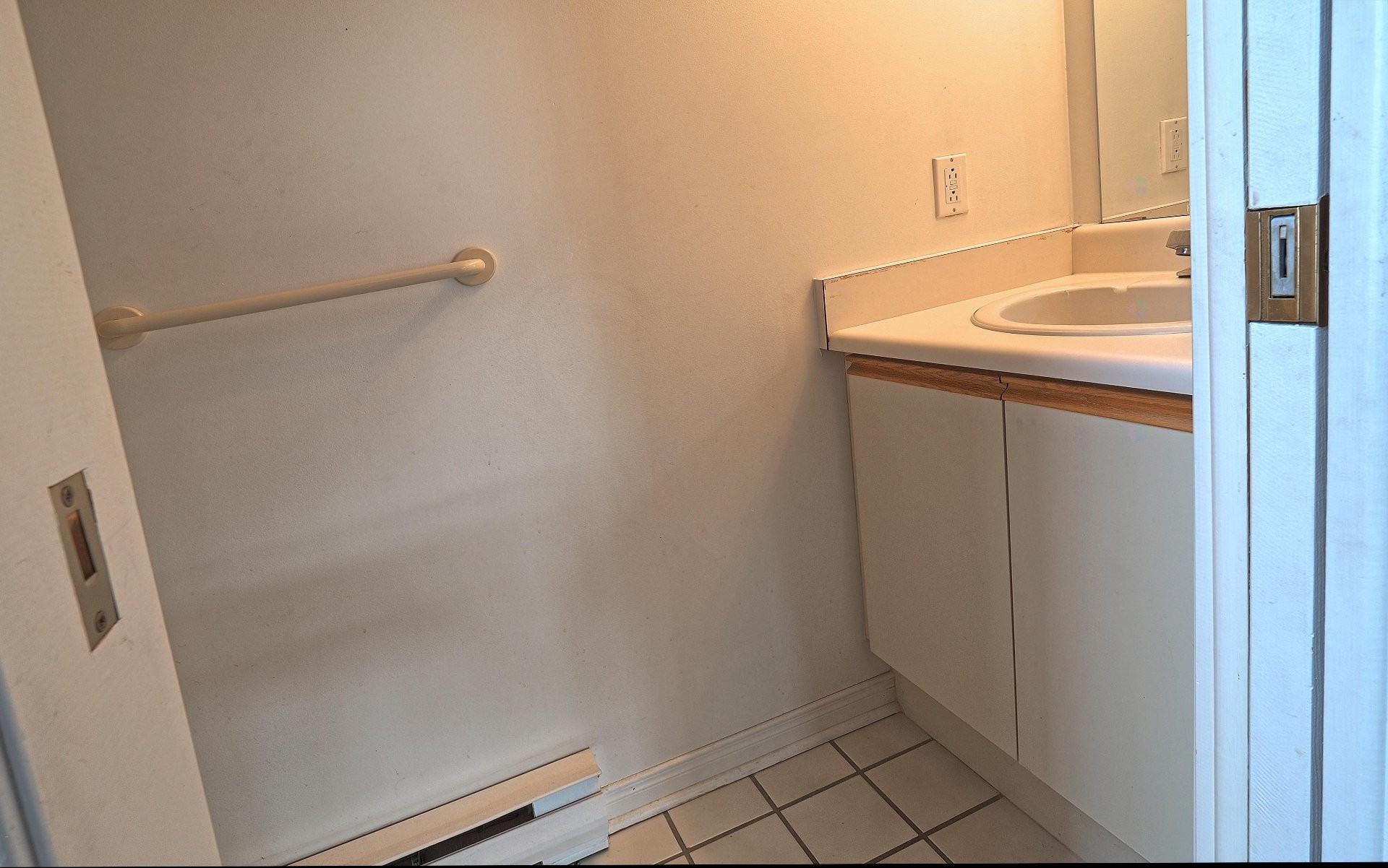 









3


Rue des Orchidées

,
Gatineau (Hull),




QC
J9A2L9

