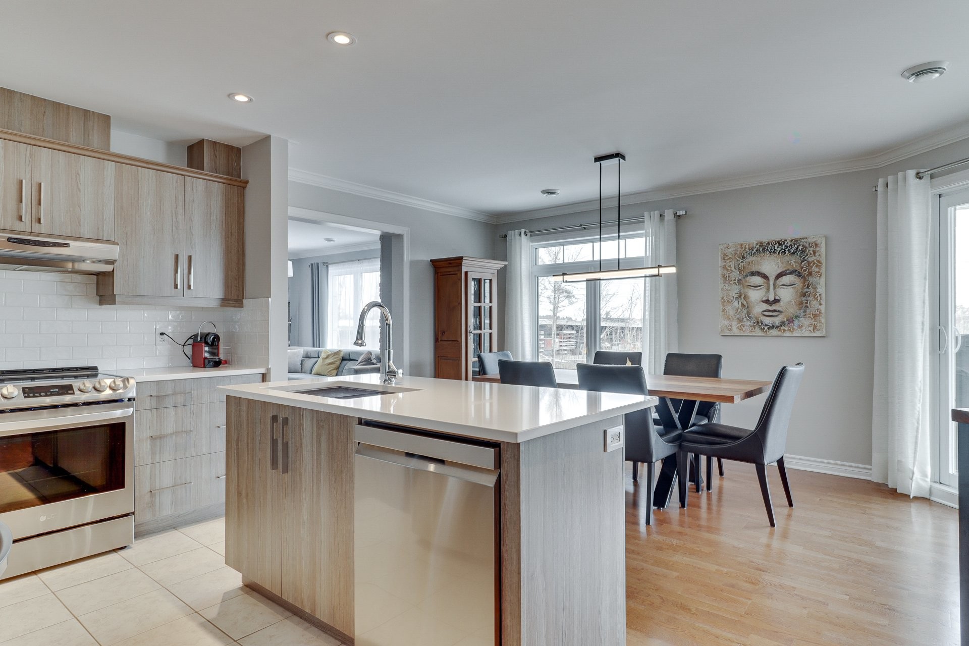 









43


37e Avenue E.

, 105,
Blainville,




QC
J7C5Z4

