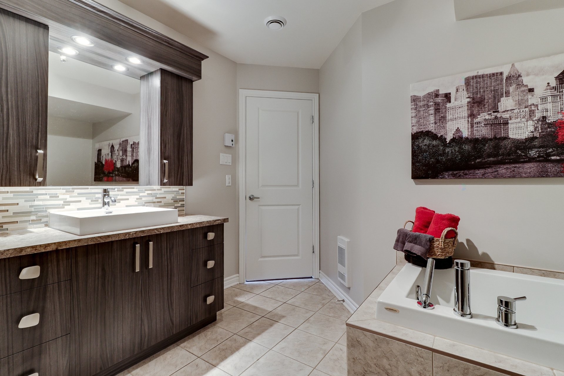 









43


37e Avenue E.

, 105,
Blainville,




QC
J7C5Z4

