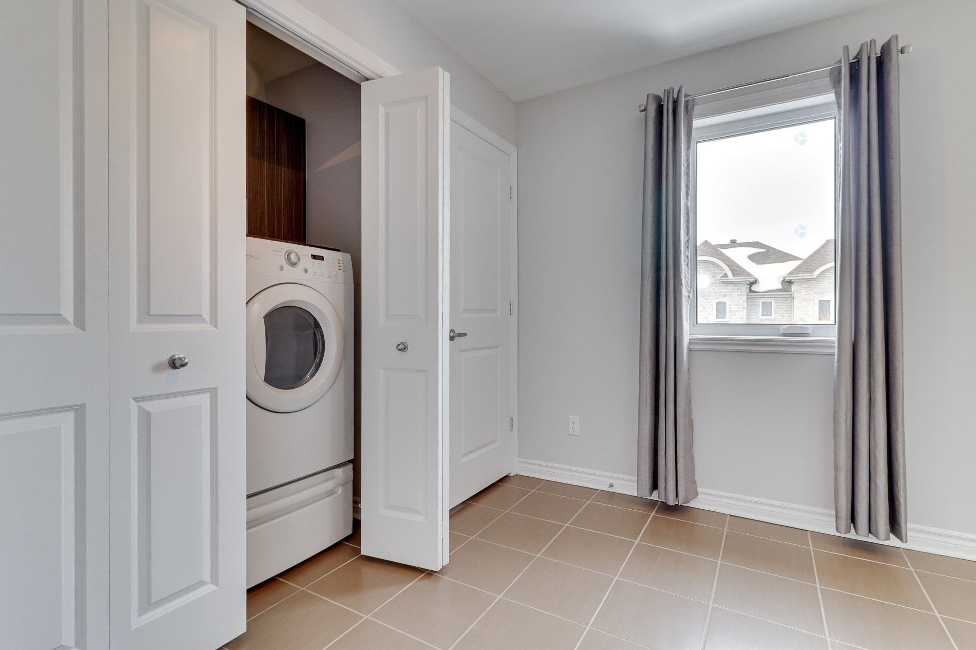 









43


37e Avenue E.

, 105,
Blainville,




QC
J7C5Z4

