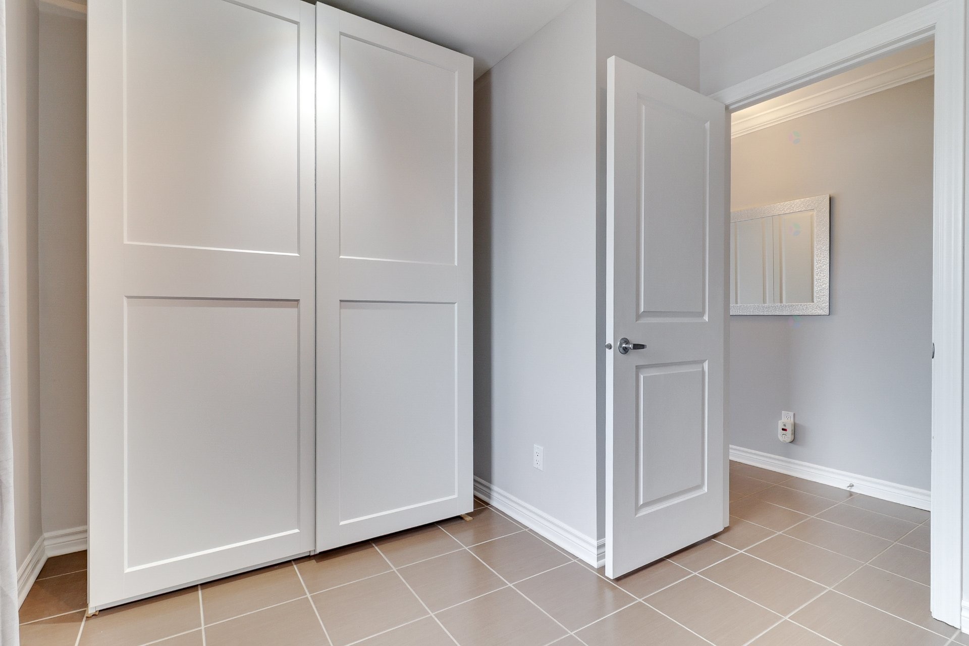 









43


37e Avenue E.

, 105,
Blainville,




QC
J7C5Z4

